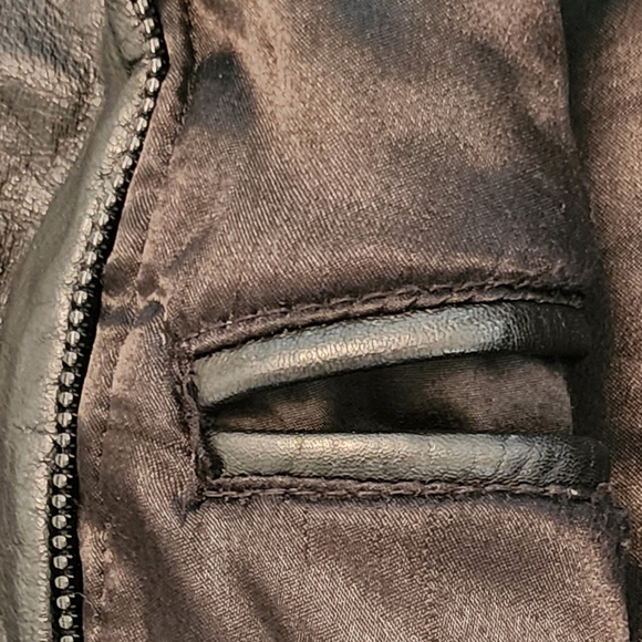 Danier Men's Black Leather Jacket - Picture 6 of 10